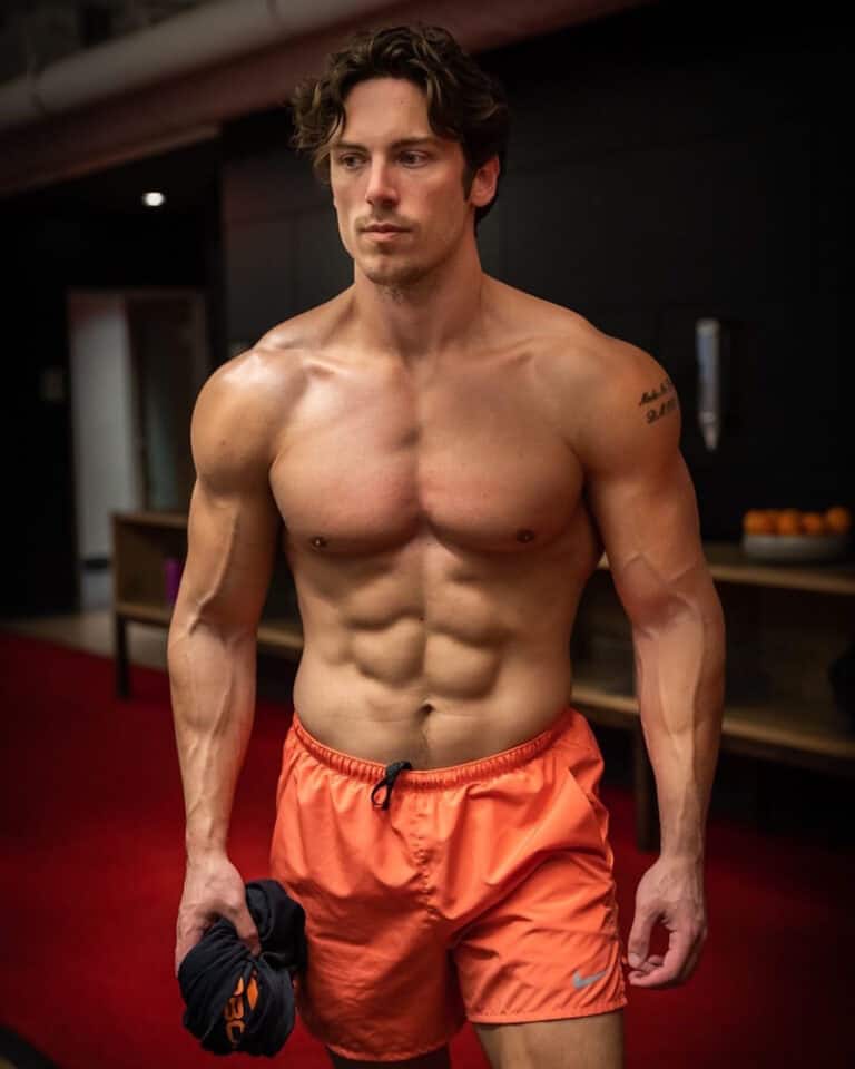 Ryan Reynolds Body: Height, Weight And Physique | Kinobody